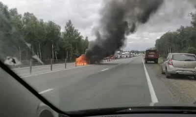 На трассе М-8 под Ростовом загорелся автомобиль