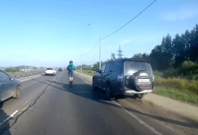 Водитель-нарушитель, обгонявший по обочине, найден и наказан