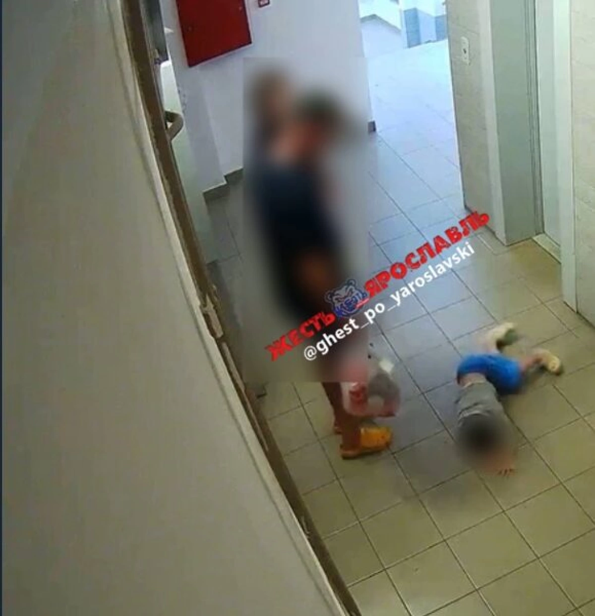 Ярославец, пнувший ребенка в живот, отправлен под арест на 10 суток Ярославец, пнувший ребенка в живот, отправлен под арест на 10 суток