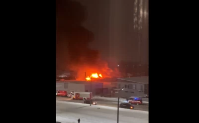 &laquo;Взрываются баллоны&raquo;: в Ярославле потушили крупный пожар в автосервисе