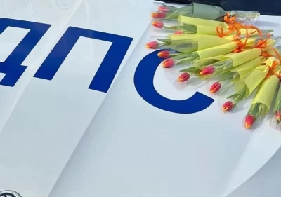 В Ярославской области проходит праздничная акция &laquo;Цветы для автоледи&raquo;