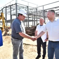 Михаил Евраев оценил ход строительства спортцентра с бассейном в Новом Некоузе