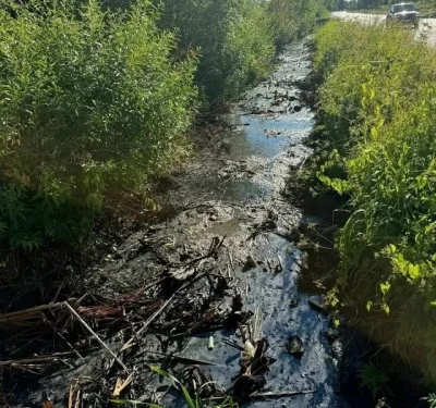 В рыбинском Копаево на месте загрязнения установили боновые заграждения