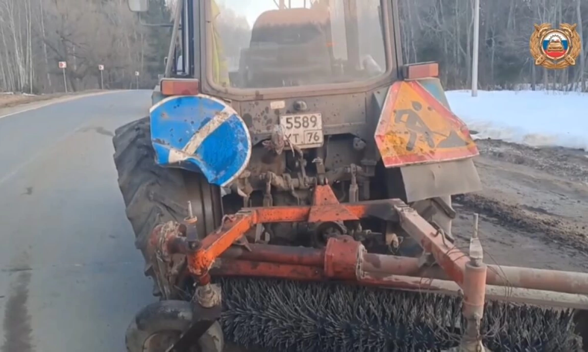 В Ярославской области в столкновении с трактором погиб пассажир легковушки