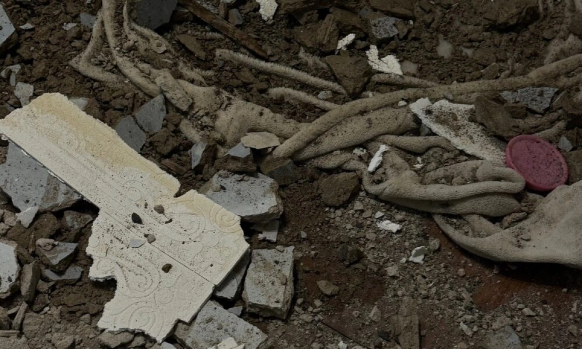 В квартире у жительницы Ярославля рухнул потолок