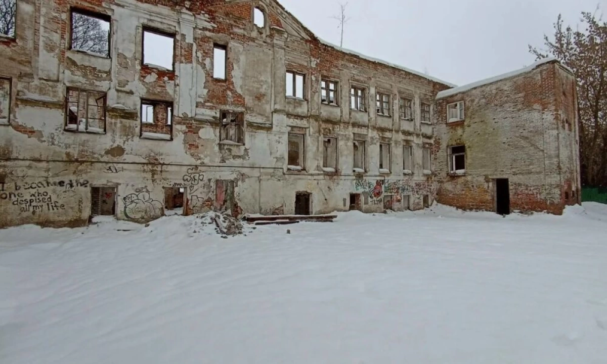 В Ярославле с территории сгоревшего костела вывезено 225 машин мусора