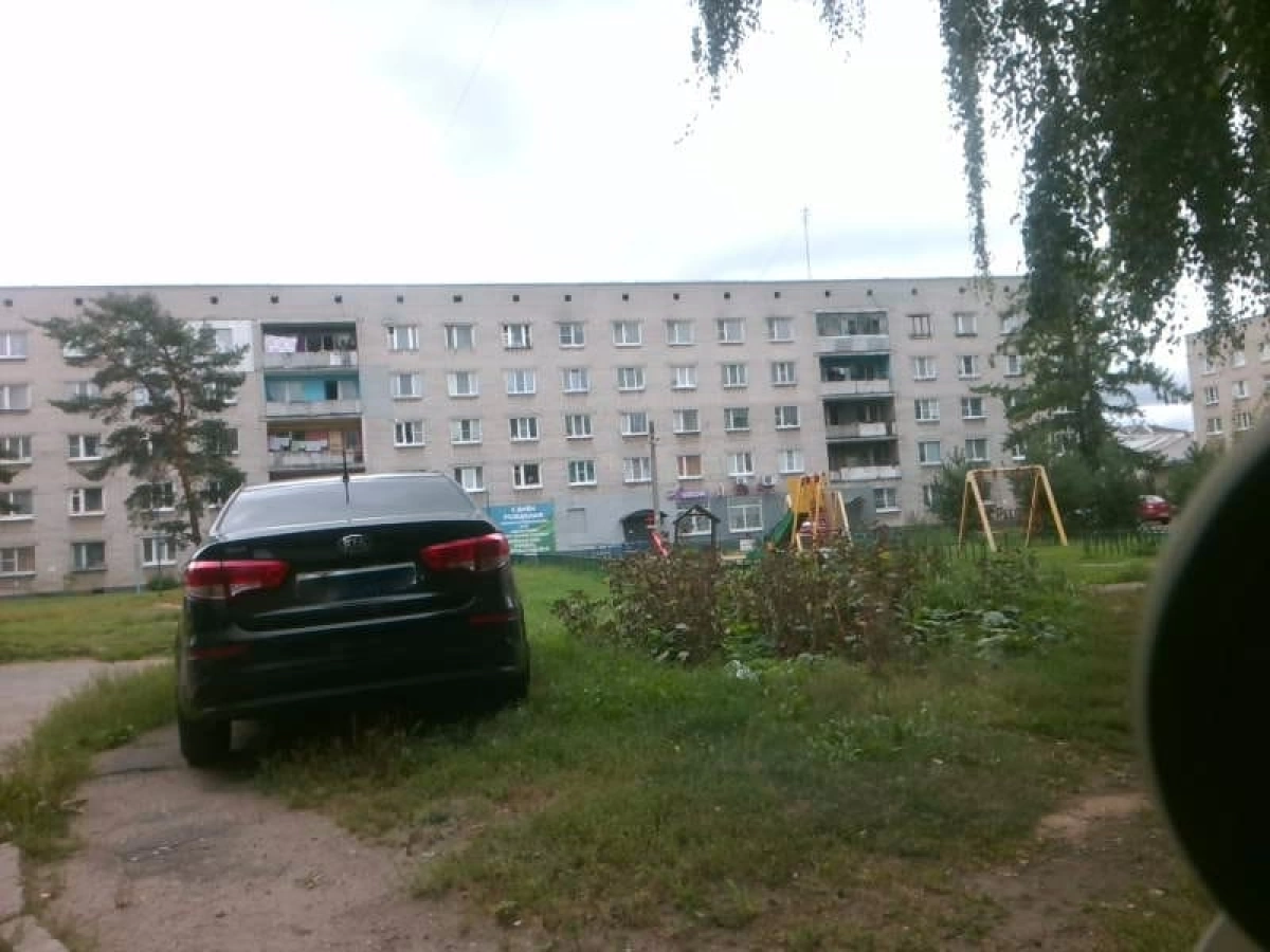 Штрафы за парковку на газонах: в Ярославле выявлено 33 нарушения Штрафы за парковку на газонах: в Ярославле выявлено 33 нарушения