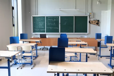 В Ярославле предлагают сделать оклады педагогов не ниже МРОТ