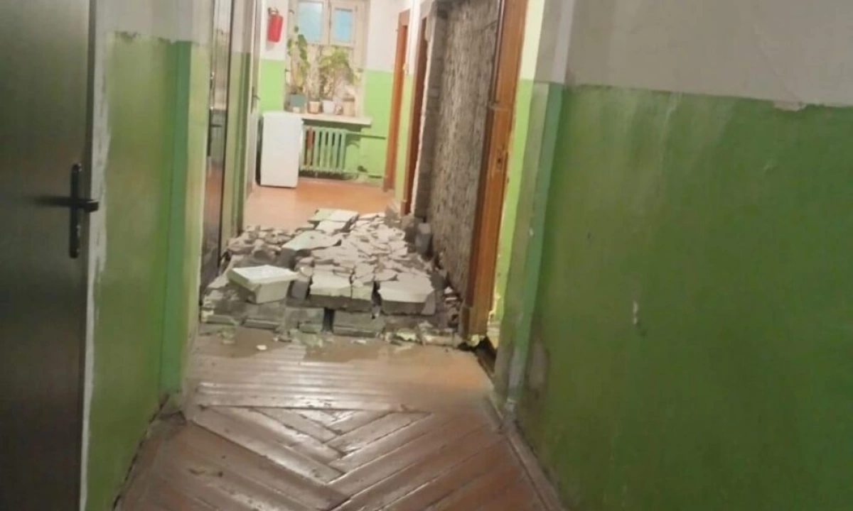 Аварийный дом в Ярославле не могут расселить из-за статуса общежития Аварийный дом в Ярославле не могут расселить из-за статуса общежития
