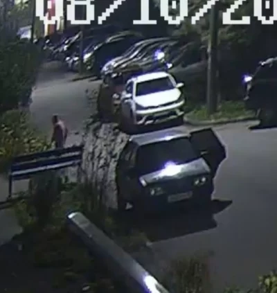 &laquo;Пачка сигарет в крови&raquo;: ярославец рассказал о вскрытом автомобиле