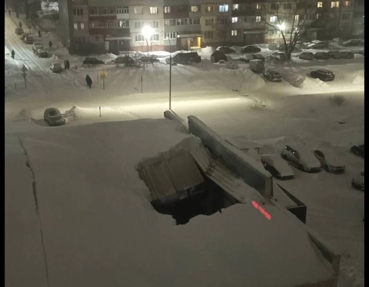 В Ярославской области под снегом обрушилась крыша сетевого магазина