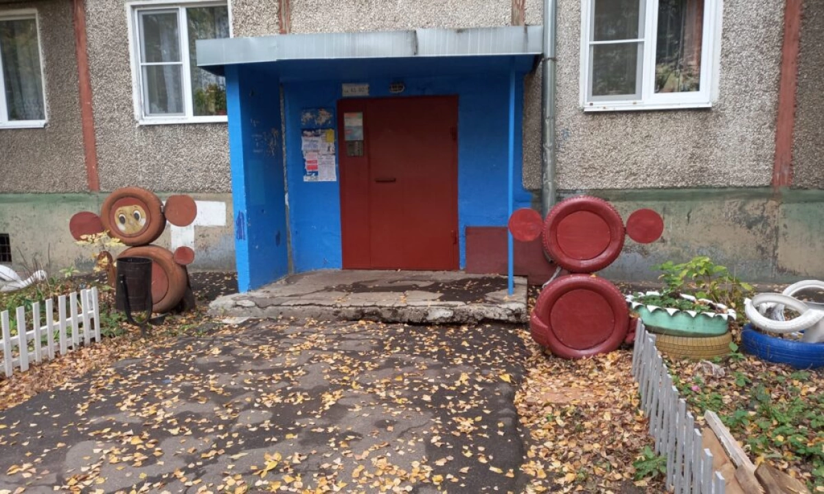 Шины вне закона: в Ярославле запретят использовать покрышки для украшения дворов Шины вне закона: в Ярославле запретят использовать покрышки для украшения дворов