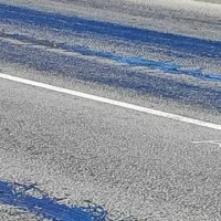 В Ярославской области жители портят обувь на залитых битумом дорогах