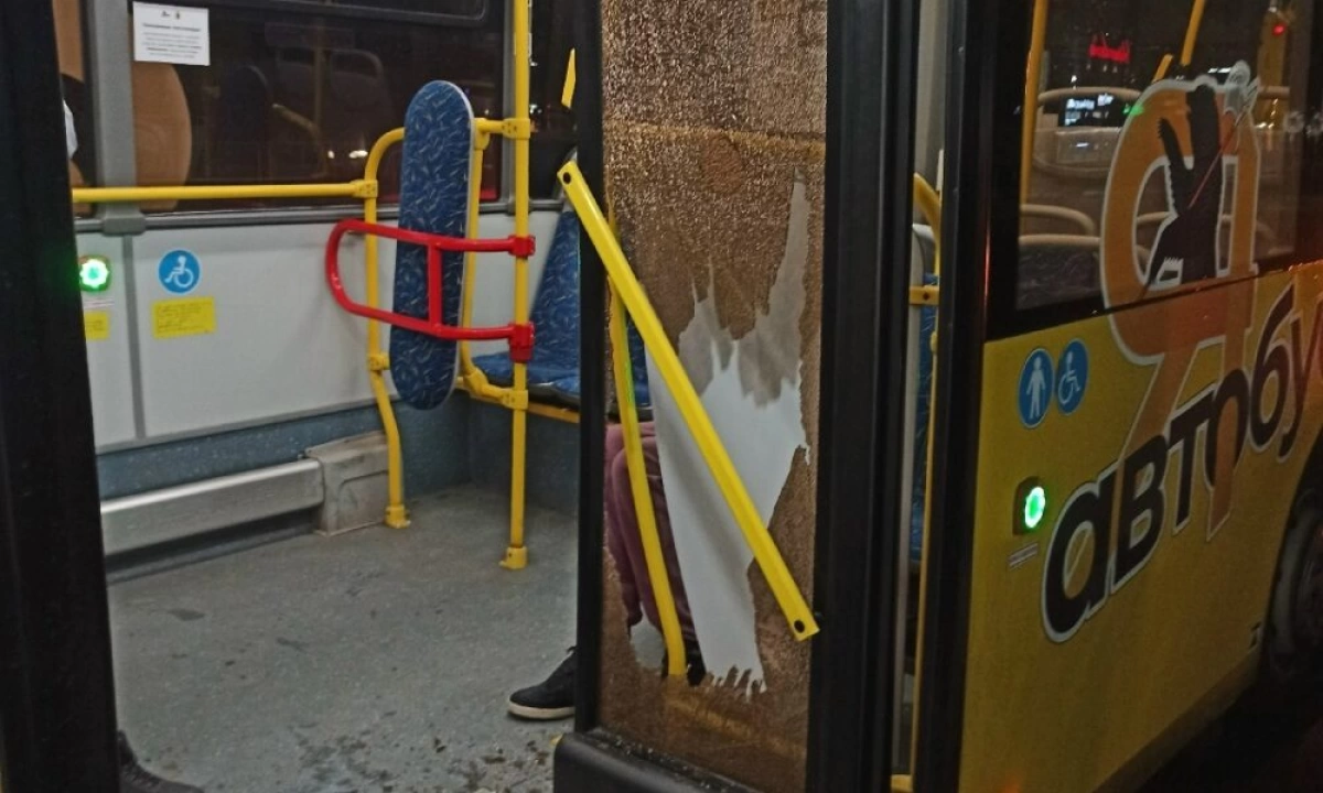 В Ярославле жители сообщают об инциденте в пассажирском автобусе В Ярославле жители сообщают об инциденте в пассажирском автобусе