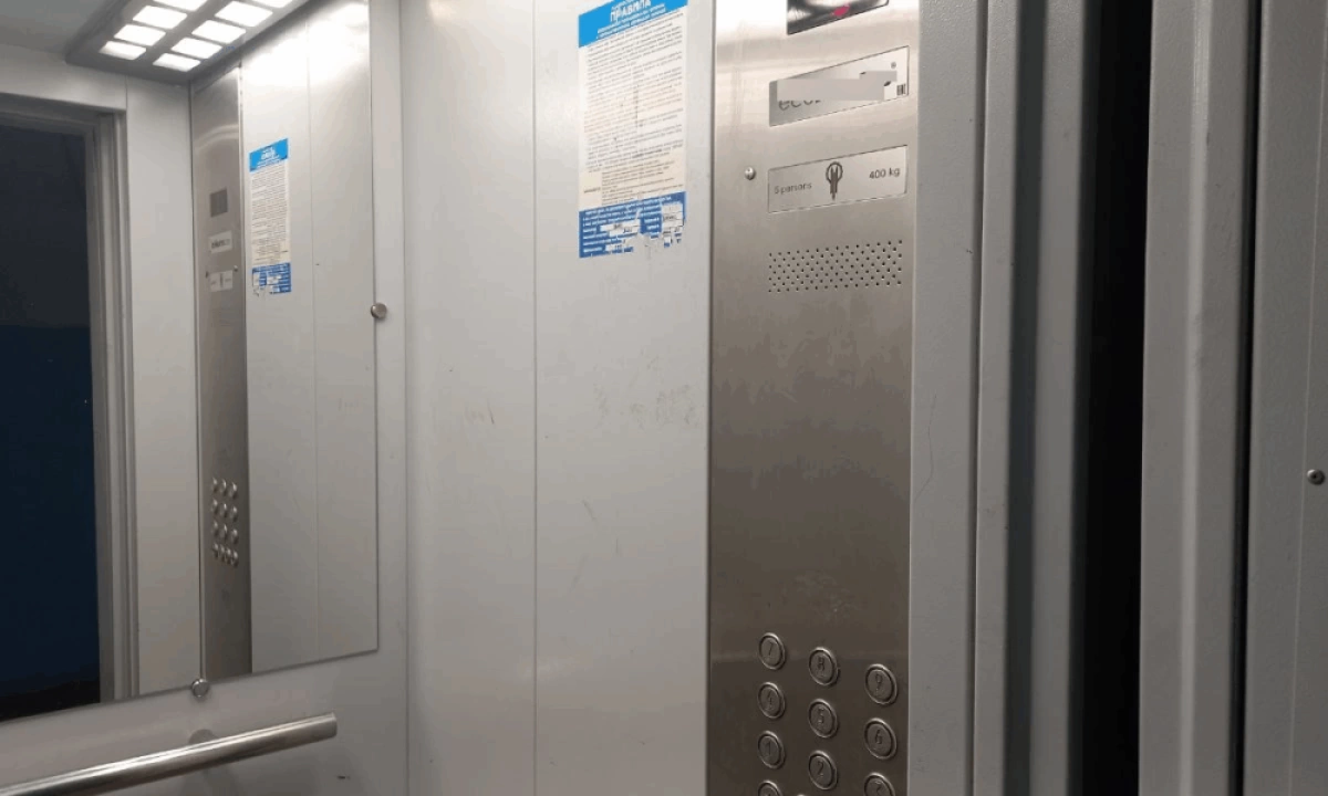 В Ярославле жильцы брагинской многоэтажки боятся ездить на лифте