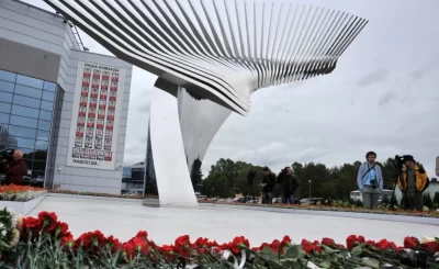 В Ярославле проходят траурные мероприятия в память о трагедии &laquo;Локомотива&raquo;