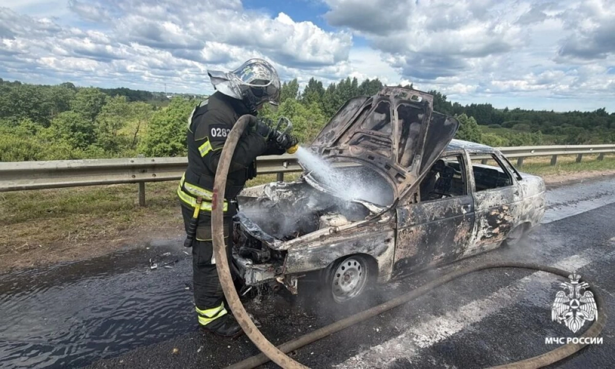 В Ярославской области на трассе сгорел автомобиль