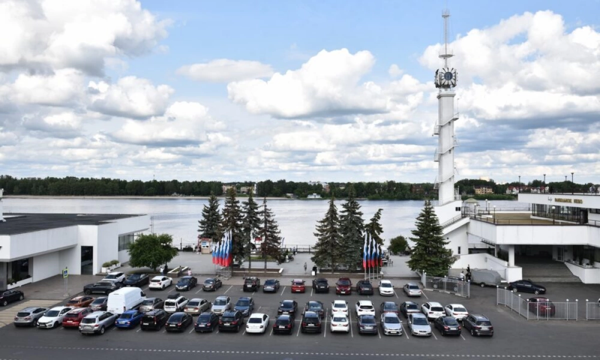 Платная парковка в центре Ярославля: список улиц и условия Платная парковка в центре Ярославля: список улиц и условия