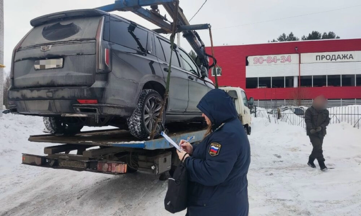 Ярославец из-за долгов лишился элитной иномарки Кадиллак Эскалэйд