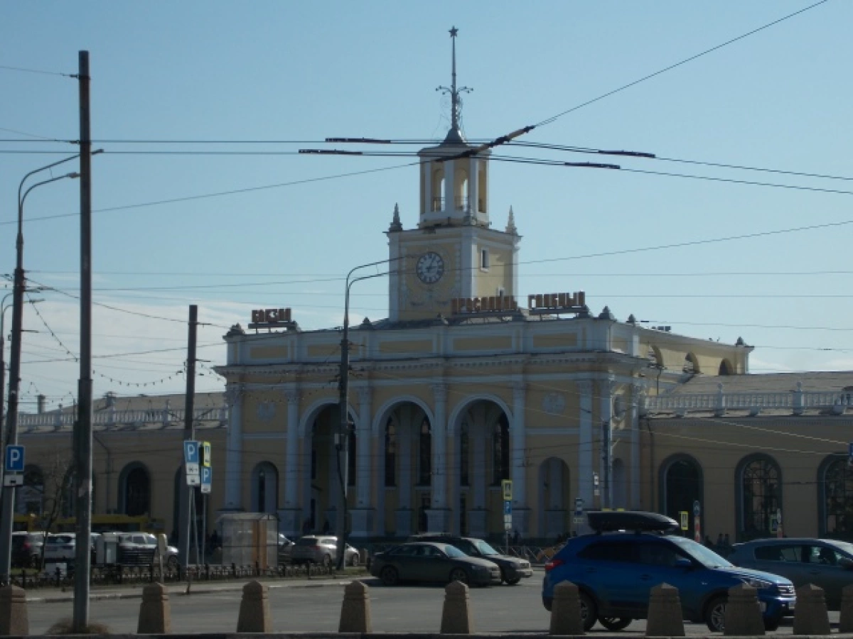 Жительница Ярославля получила травму, пытаясь проползти под поездом