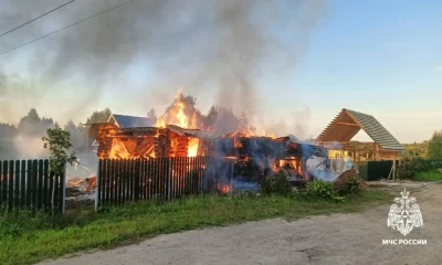 Пожарные спасли от огня дома в переславском селе