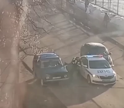 В Ярославской области водитель и его родственник напали на сотрудников ДПС