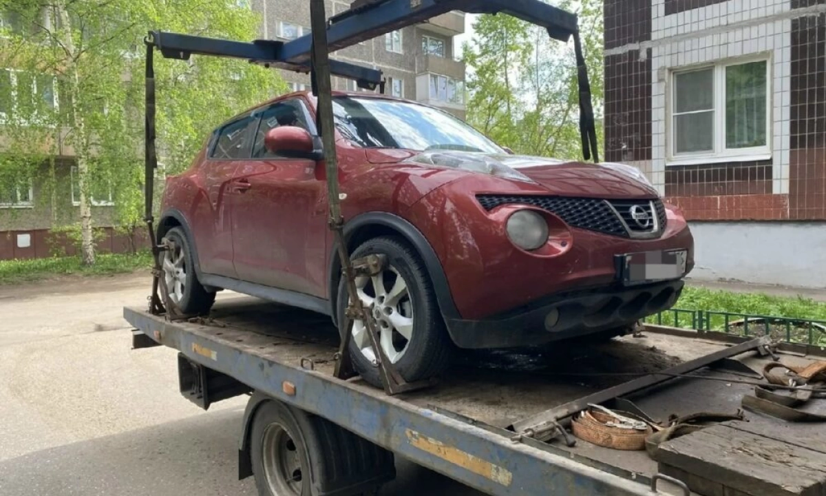 Ярославна из-за долгов лишилась сразу двух своих автомобилей