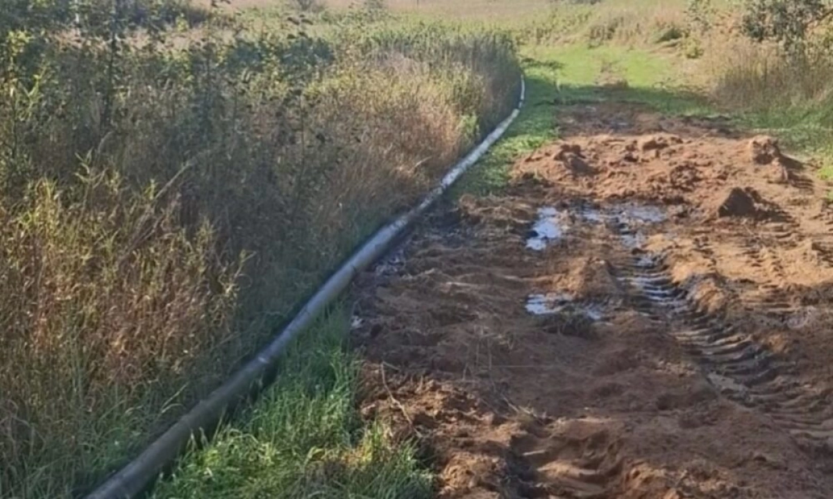 В Ярославской области жители пожаловались на дырявые навозные шланги