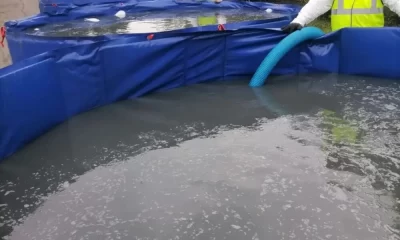 В рыбинском Копаево из канавы в резервуары откачивают загрязненную воду