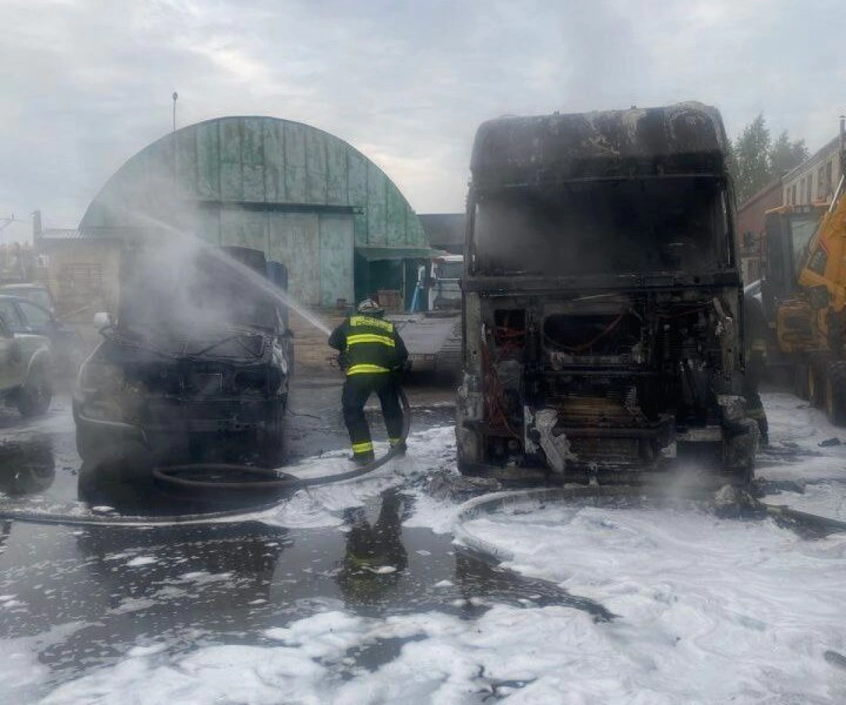 Пожар грузовика в Ярославле: оперативное вмешательство предотвратило серьезные последствия Пожар грузовика в Ярославле: оперативное вмешательство предотвратило серьезные последствия
