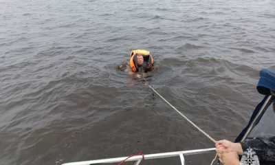 Сотрудники МЧС спасли выпавшего из лодки мужчину на Рыбинском море