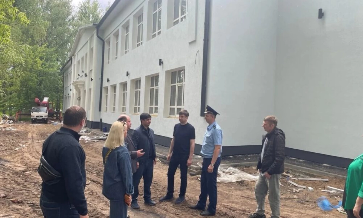 В Ярославле прокуратура проверила ход ремонта заволжской школы В Ярославле прокуратура проверила ход ремонта заволжской школы