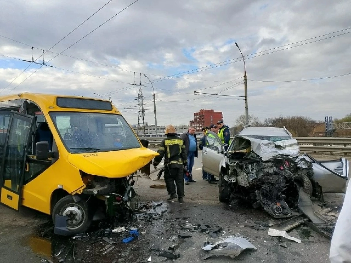 Скончался водитель иномарки, врезавшейся в &laquo;Яавтобус&raquo; с пассажирами