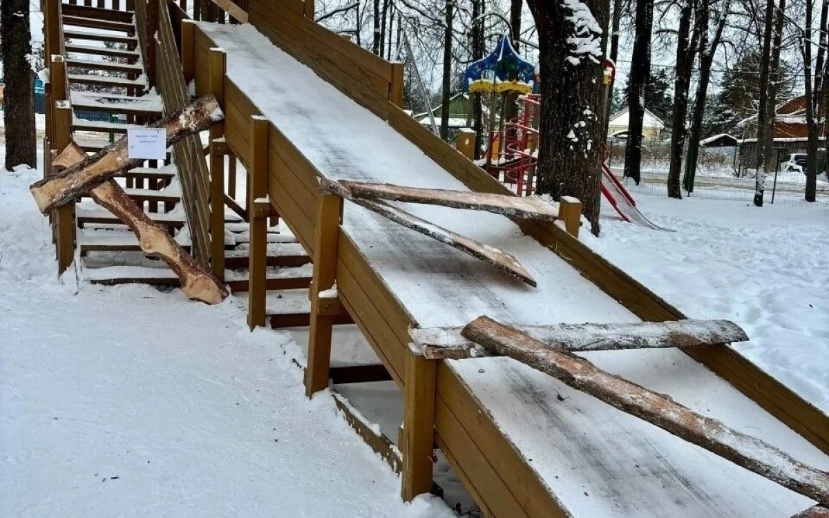 Окружной глава ответил возмущенным заколоченной горкой борисоглебцам