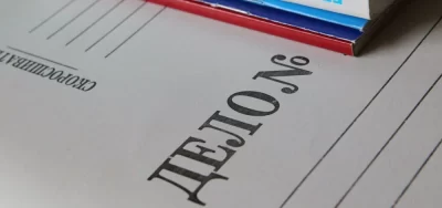 Житель Ярославской области разгромил чужой автомобиль и похитил из него деньги