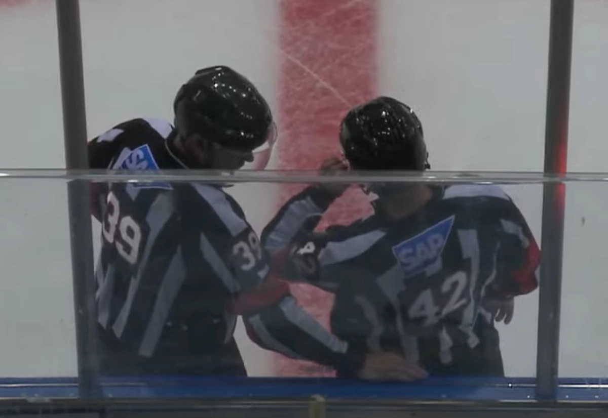 Козырев отказался комментировать судей после матча с «Локомотивом» Козырев отказался комментировать судей после матча с «Локомотивом»