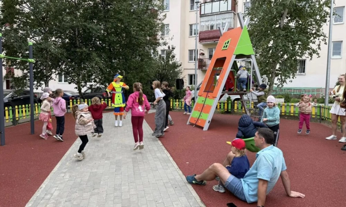 Обновленную по программе «Наши дворы» территорию открыли в Ярославле Обновленную по программе «Наши дворы» территорию открыли в Ярославле