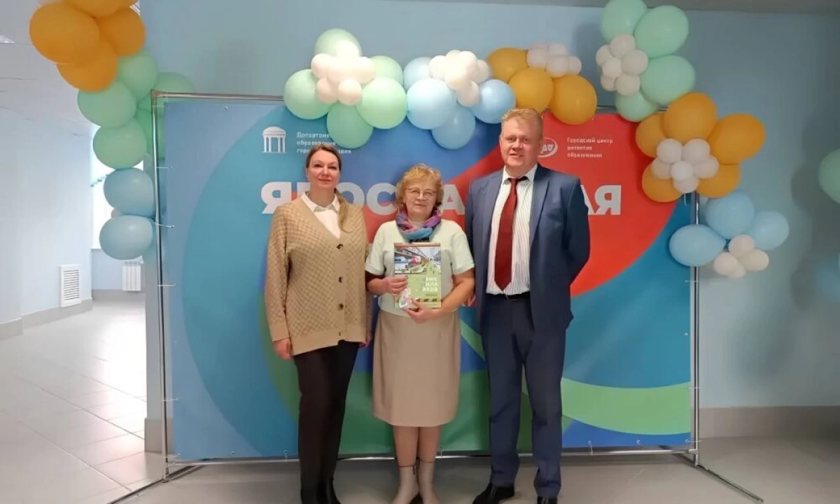 ЯМЗ подарил школам книгу о заводе и технологиях