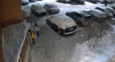 Полиция ищет вандалов, разрисовавших дома на Нефтестрое наркорекламой