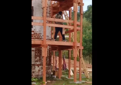 В Ярославской области жителей встревожили развешенные у храма туши баранов &nbsp;&nbsp;