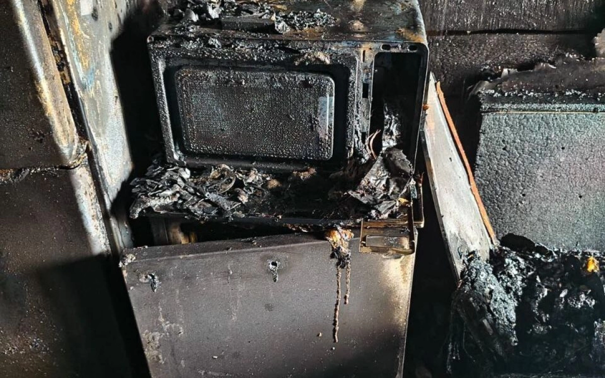 Пожар в жилом доме в Некрасовском: пострадала внутренняя отделка Пожар в жилом доме в Некрасовском: пострадала внутренняя отделка