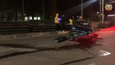 Сбил рабочих: в Ярославле ночной ремонт трамвайных путей закончился трагедией