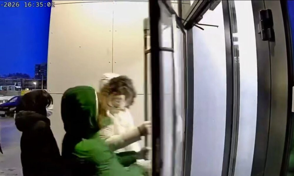 Более 100 тысяч рублей заплатят родители юных вандалов, разгромивших подъезд