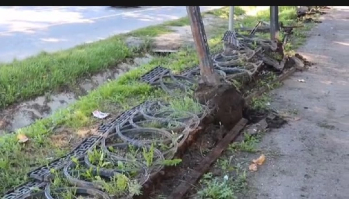 Жители ярославского поселка требуют вернуть пропавшую после субботника &laquo;биржу&raquo;