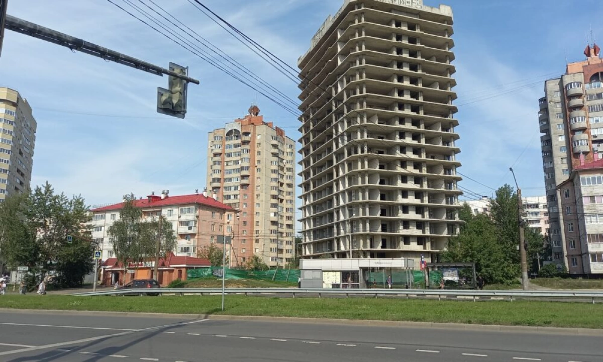 В Ярославле начались работы на заволжской недостроенной высотке В Ярославле начались работы на заволжской недостроенной высотке