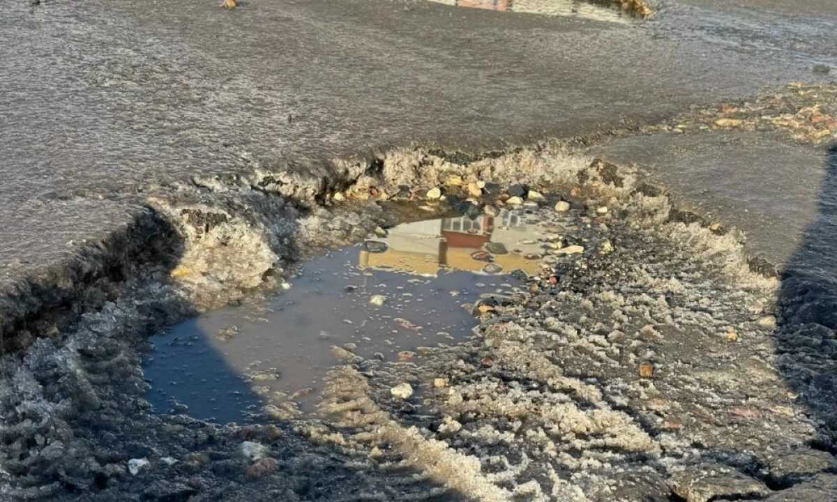 В Ярославле вновь отложили ремонт разбитой заволжской улицы