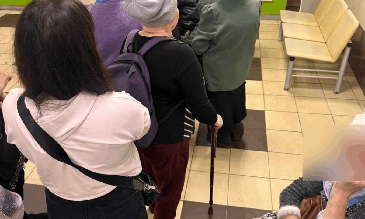 В ярославской поликлинике пациенты ополчились на &laquo;хозяйку гардероба&raquo;