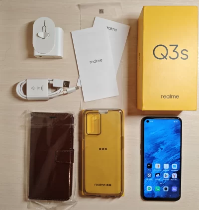 Смартфон Realme Q3s